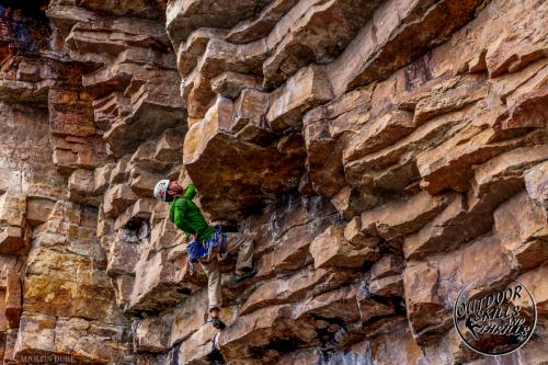 Rock climbing at Pass Lake - Outdoor Skills And Thrills -Photo by: Martin Dube